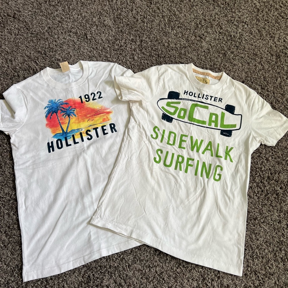 Two Hollister Men’s Graphic Short Sleeve T-Shirts Size Small